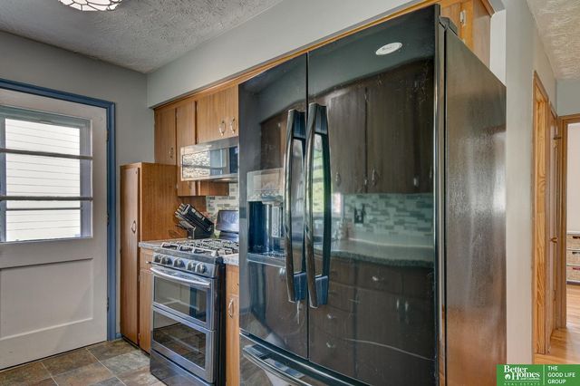 8812 Valley View Drive, La Vista, NE 68128