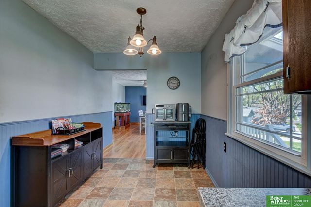 8812 Valley View Drive, La Vista, NE 68128