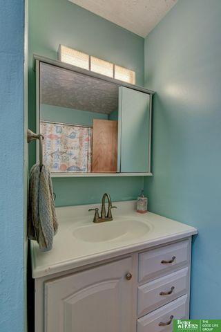 8812 Valley View Drive, La Vista, NE 68128