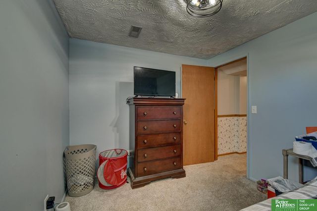 8812 Valley View Drive, La Vista, NE 68128