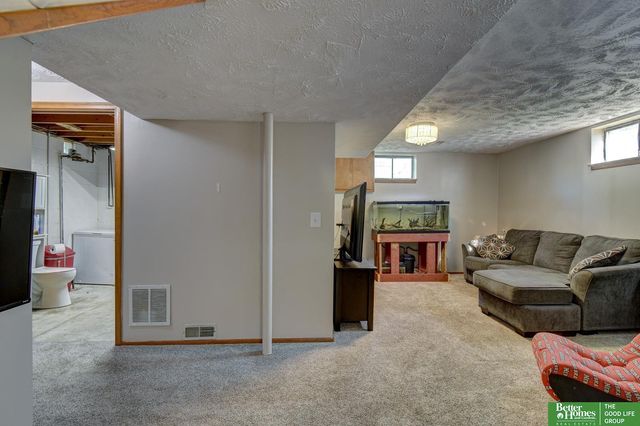 8812 Valley View Drive, La Vista, NE 68128