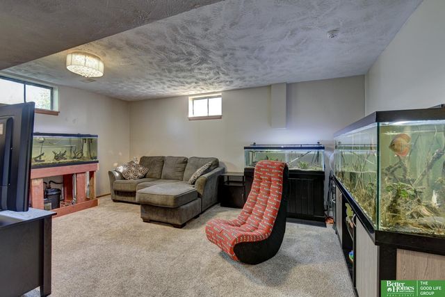 8812 Valley View Drive, La Vista, NE 68128