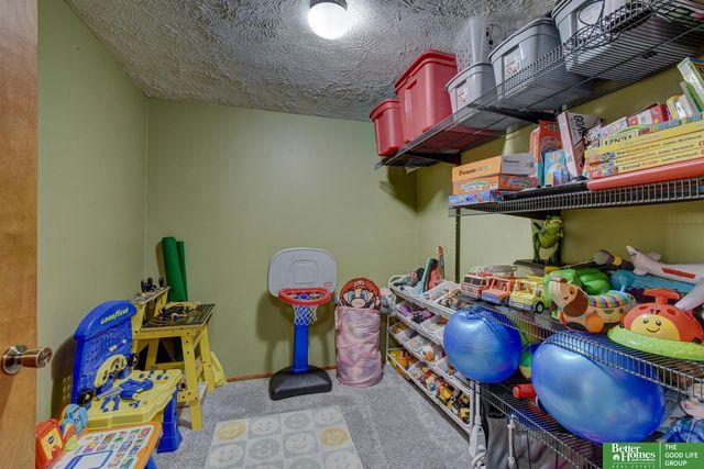 8812 Valley View Drive, La Vista, NE 68128