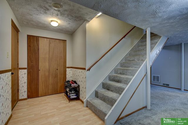 8812 Valley View Drive, La Vista, NE 68128