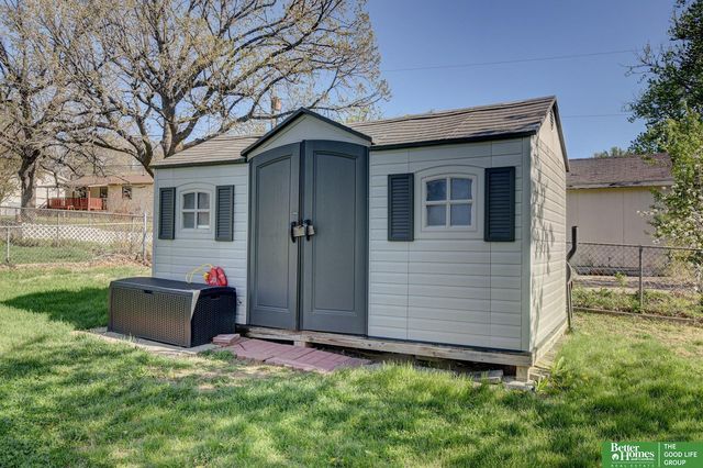 8812 Valley View Drive, La Vista, NE 68128