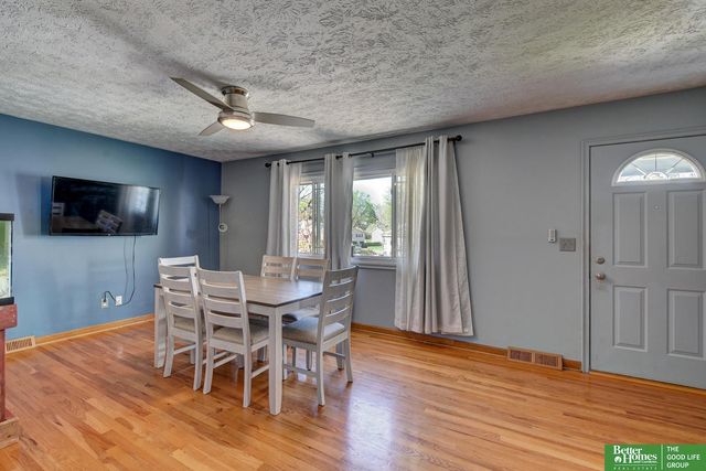 8812 Valley View Drive, La Vista, NE 68128