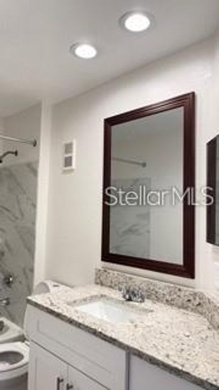 Image 13 of property listing at 7270 WESTPOINTE BOULEVARD 933, Orlando, FL 32835