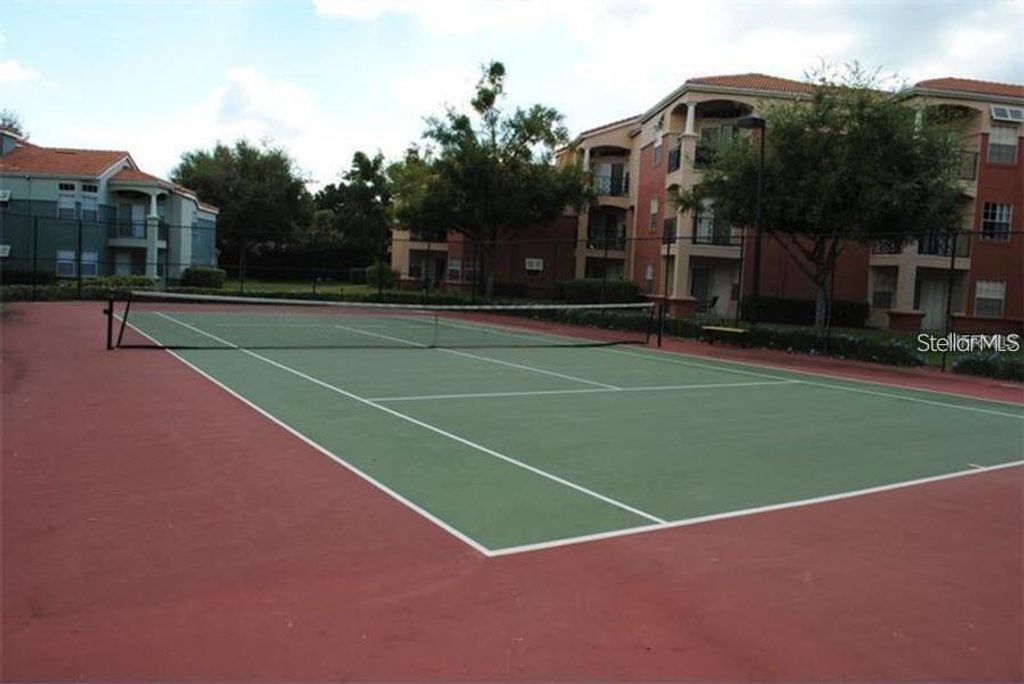 Image 16 of property listing at 7270 WESTPOINTE BOULEVARD 933, Orlando, FL 32835