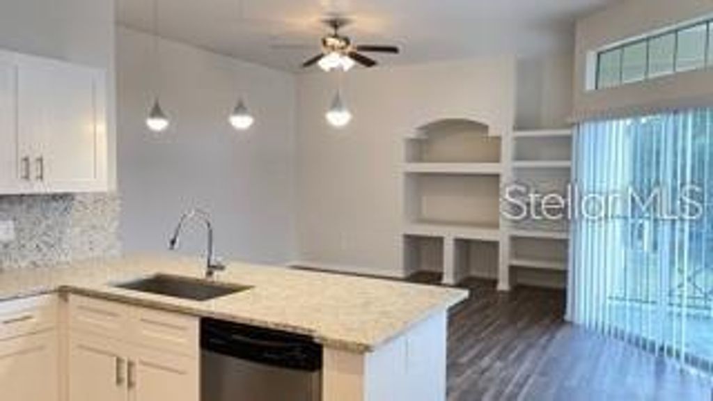 Image 7 of property listing at 7270 WESTPOINTE BOULEVARD 933, Orlando, FL 32835
