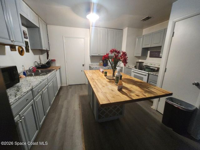 1066 Galty Circle NE, Palm Bay, FL 32905