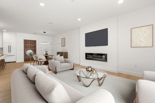 16 Stearns Rd 304, Wellesley, MA 02482