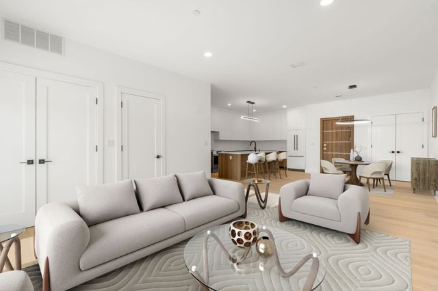 16 Stearns Rd 304, Wellesley, MA 02482