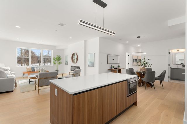 16 Stearns Rd 304, Wellesley, MA 02482