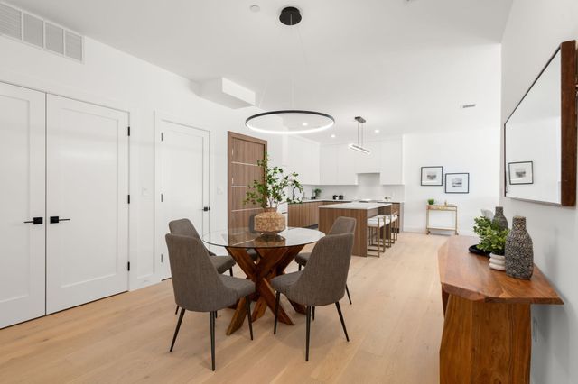 16 Stearns Rd 304, Wellesley, MA 02482