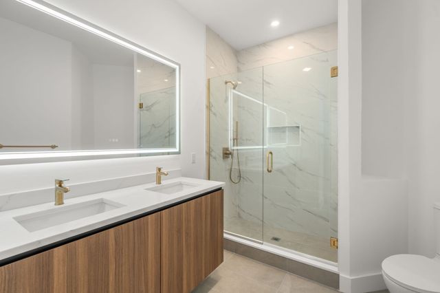 16 Stearns Rd 304, Wellesley, MA 02482