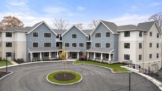16 Stearns Rd 304, Wellesley, MA 02482