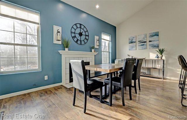 6923 Tangle Wood, Waterford, MI 48327