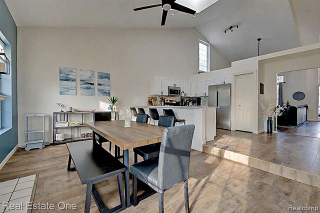 6923 Tangle Wood, Waterford, MI 48327