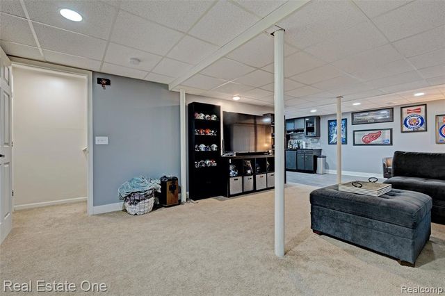 6923 Tangle Wood, Waterford, MI 48327