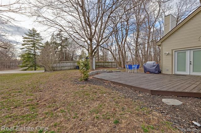 6923 Tangle Wood, Waterford, MI 48327