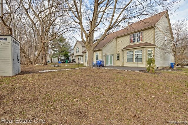 6923 Tangle Wood, Waterford, MI 48327