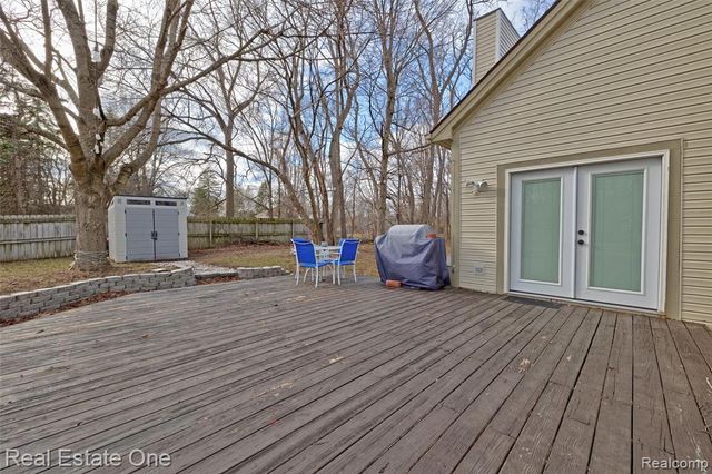 6923 Tangle Wood, Waterford, MI 48327