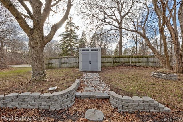 6923 Tangle Wood, Waterford, MI 48327