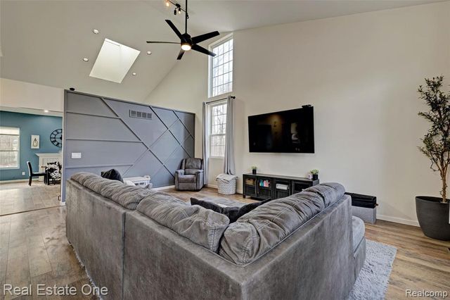 6923 Tangle Wood, Waterford, MI 48327