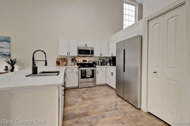 6923 Tangle Wood, Waterford, MI 48327