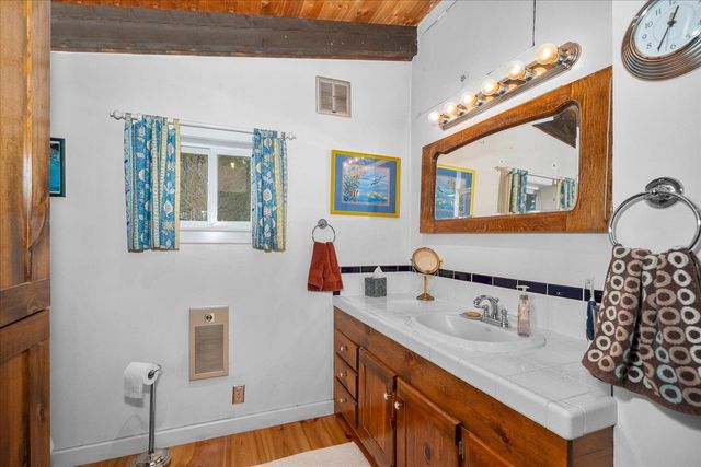 11006 E Boundary Rd, Elk, WA 99009