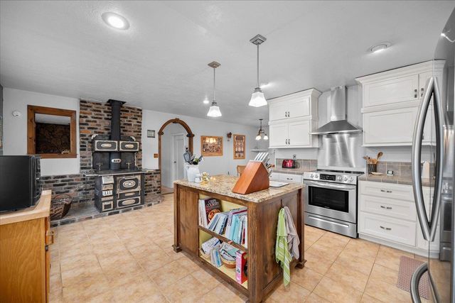 11006 E Boundary Rd, Elk, WA 99009