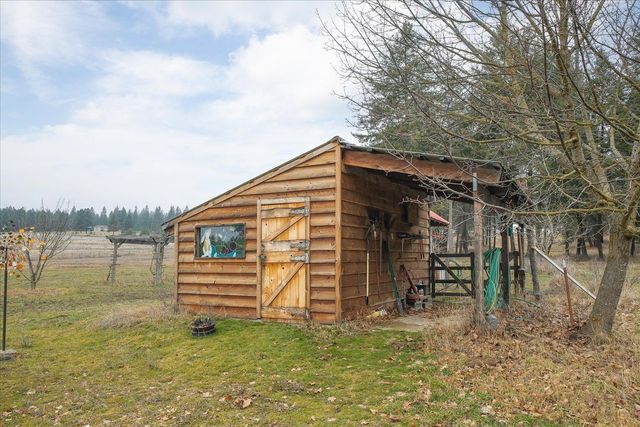 11006 E Boundary Rd, Elk, WA 99009