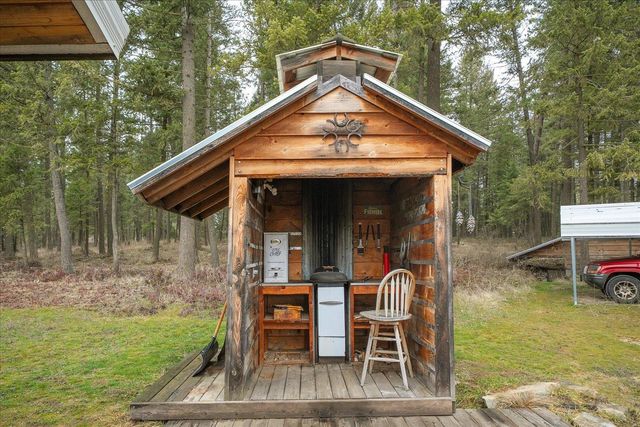 11006 E Boundary Rd, Elk, WA 99009