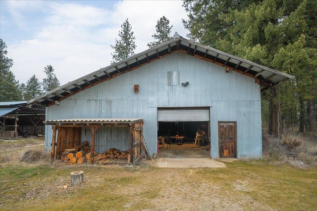 11006 E Boundary Rd, Elk, WA 99009