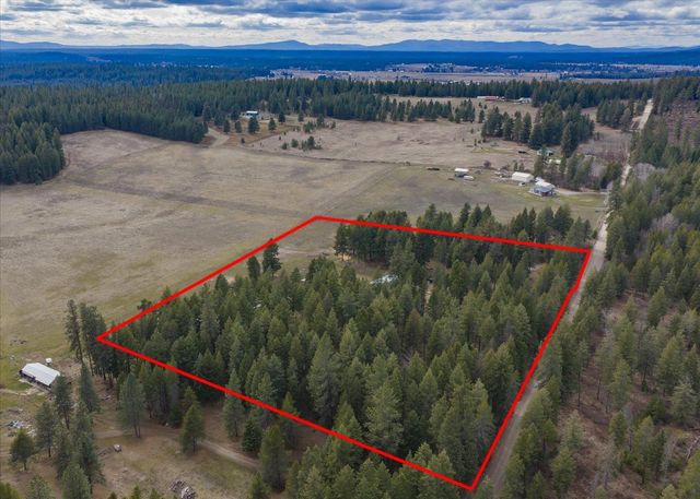 11006 E Boundary Rd, Elk, WA 99009