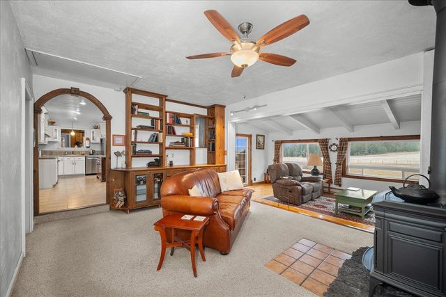 11006 E Boundary Rd, Elk, WA 99009