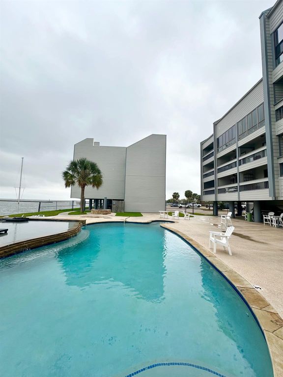 580 Pleasure Island Boulevard 219, Port Arthur, TX 77640