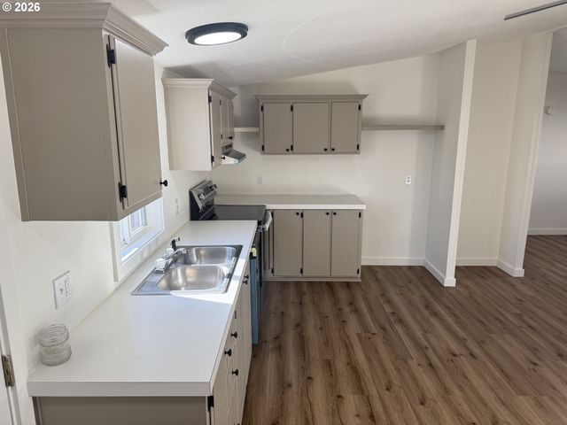 20140 Ne SANDY Blvd 103, Fairview, OR 97024