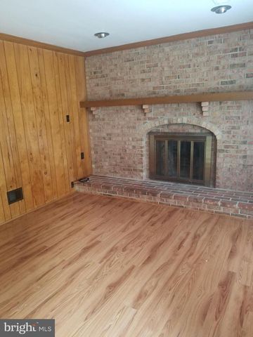 15873 MONTVIEW DR, Dumfries, VA 22025