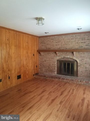 15873 MONTVIEW DR, Dumfries, VA 22025