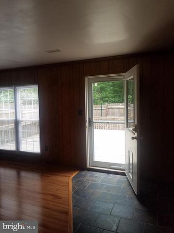 15873 MONTVIEW DR, Dumfries, VA 22025