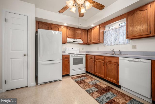 6 TINA LN, Mertztown, PA 19539