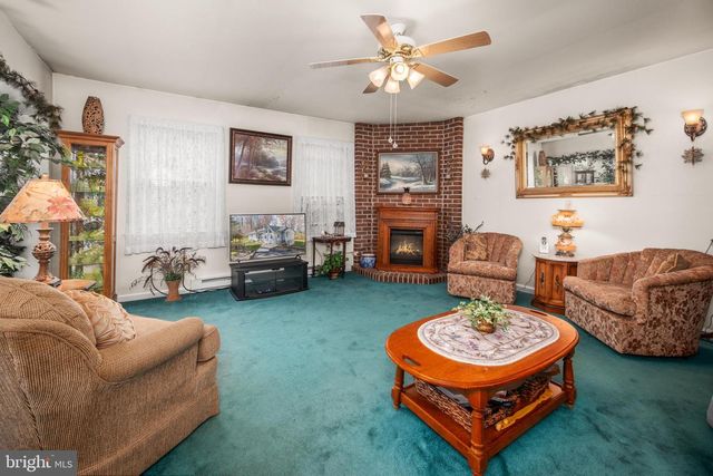 6 TINA LN, Mertztown, PA 19539