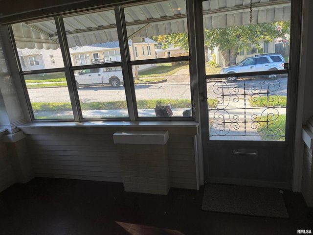 422 45th Street, Moline, IL 61265