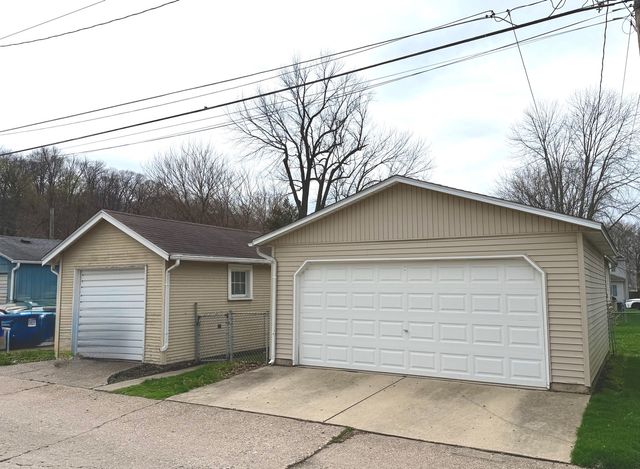 422 45th Street, Moline, IL 61265