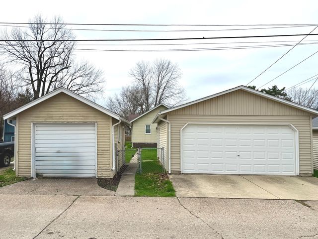 422 45th Street, Moline, IL 61265