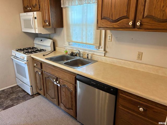 422 45th Street, Moline, IL 61265