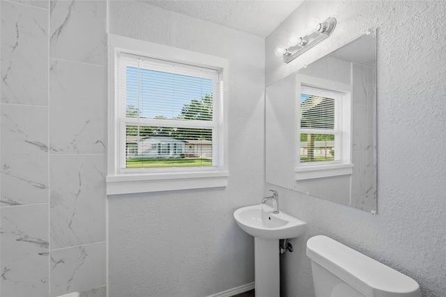718 W Belden Street, Sherman, TX 75092