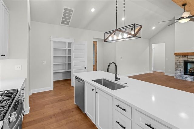 26 Dunvegan Drive, Bella Vista, AR 72715