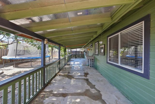 1271 Deer Creek Street, Tulare, CA 93274